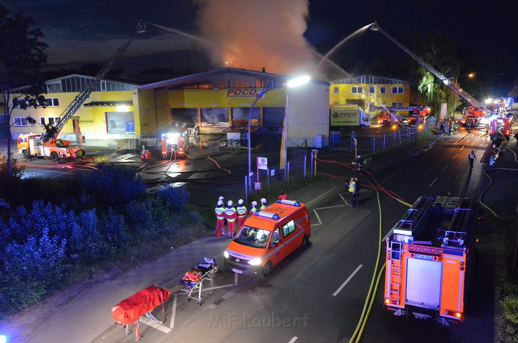 Grossfeuer Poco Lager Koeln Porz Gremberghoven Hansestr P161.JPG - Miklos Laubert